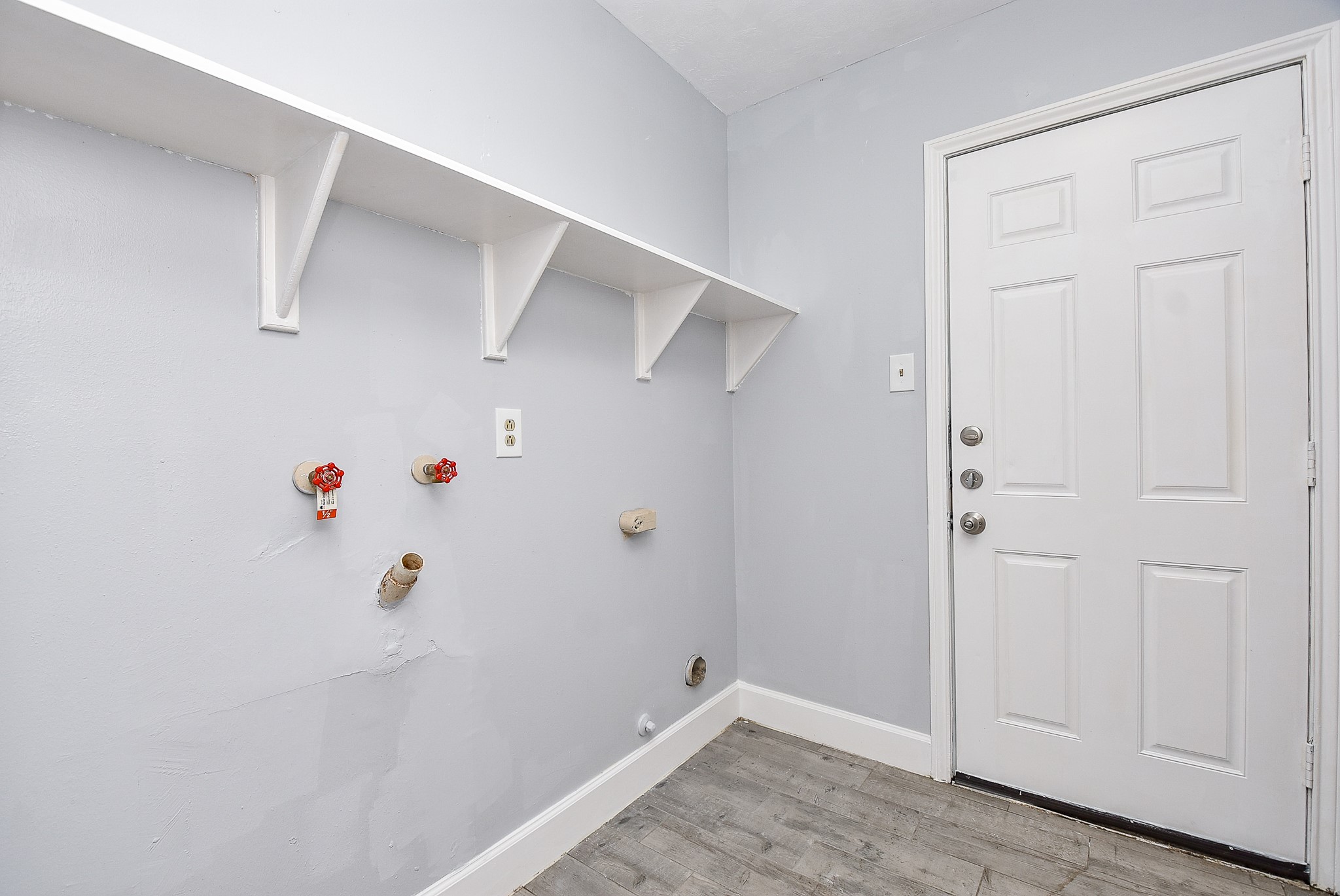 11623 Kirkhollow Drive Houston, TX 77089 - Photo 30 of 32 a view of an empty room