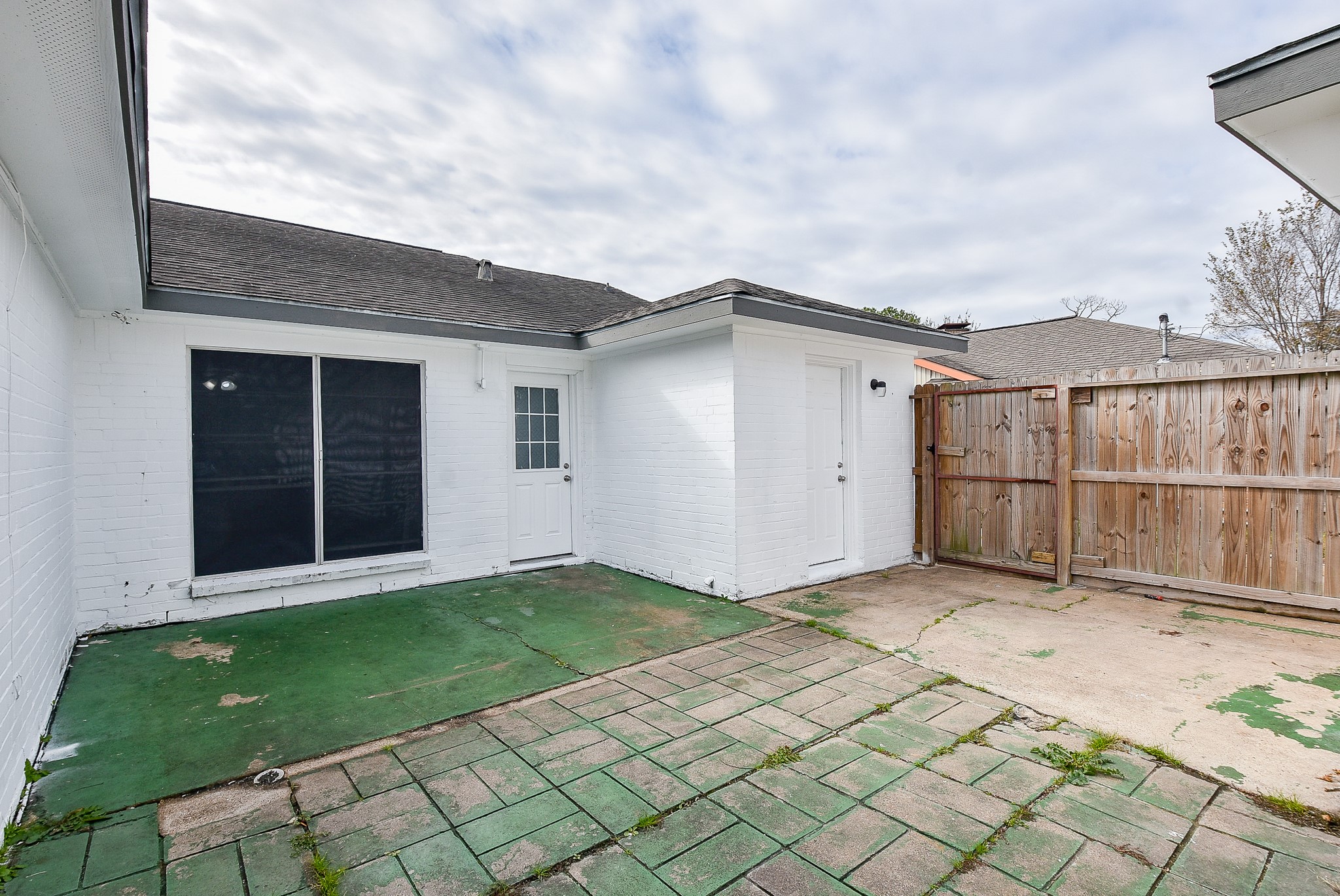 11623 Kirkhollow Drive Houston, TX 77089 - Photo 31 of 32 a view of a backyard