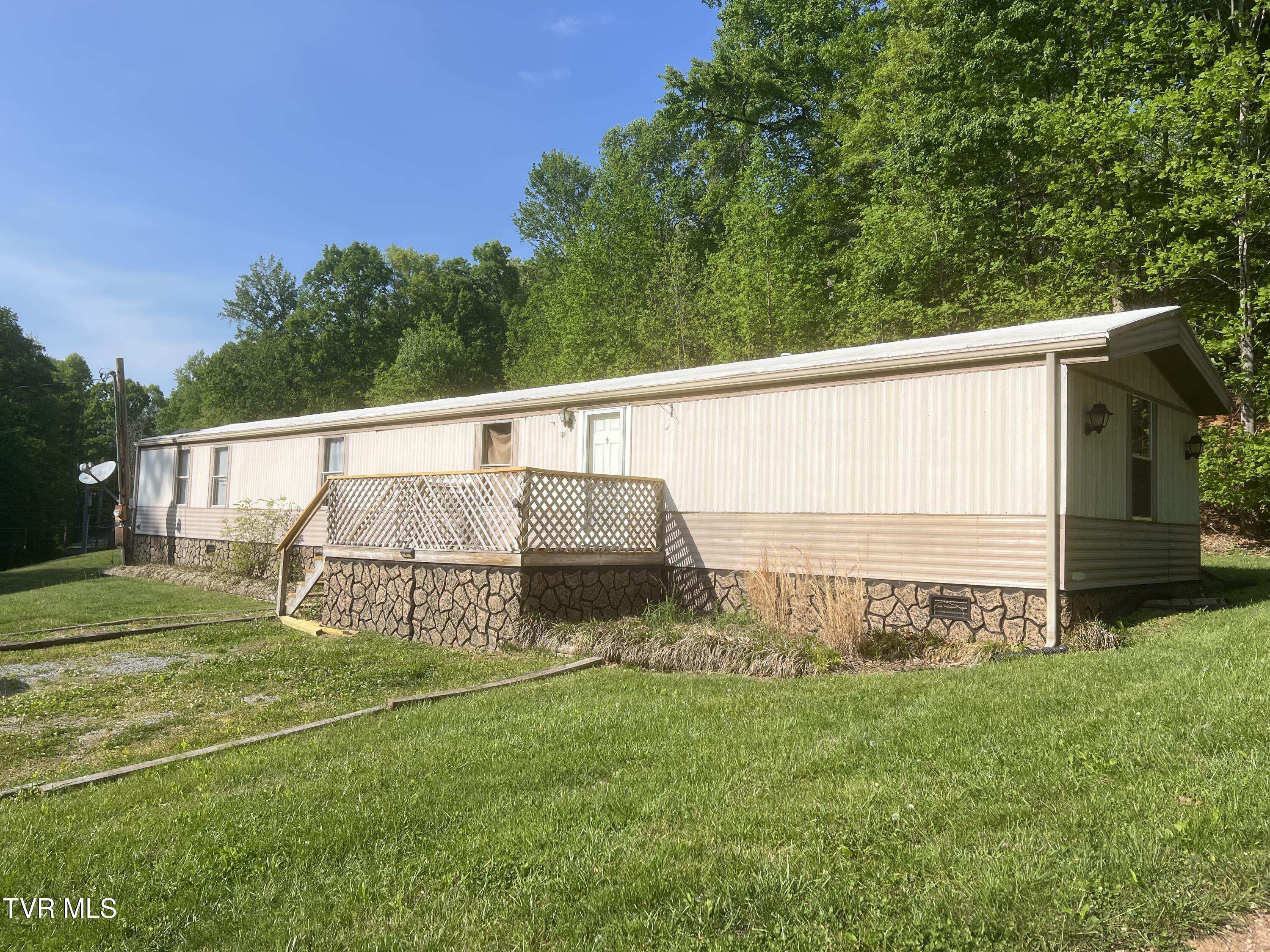 191 Bear Hollow Road Elizabethton, TN 37643 - Photo 1 of 8 00