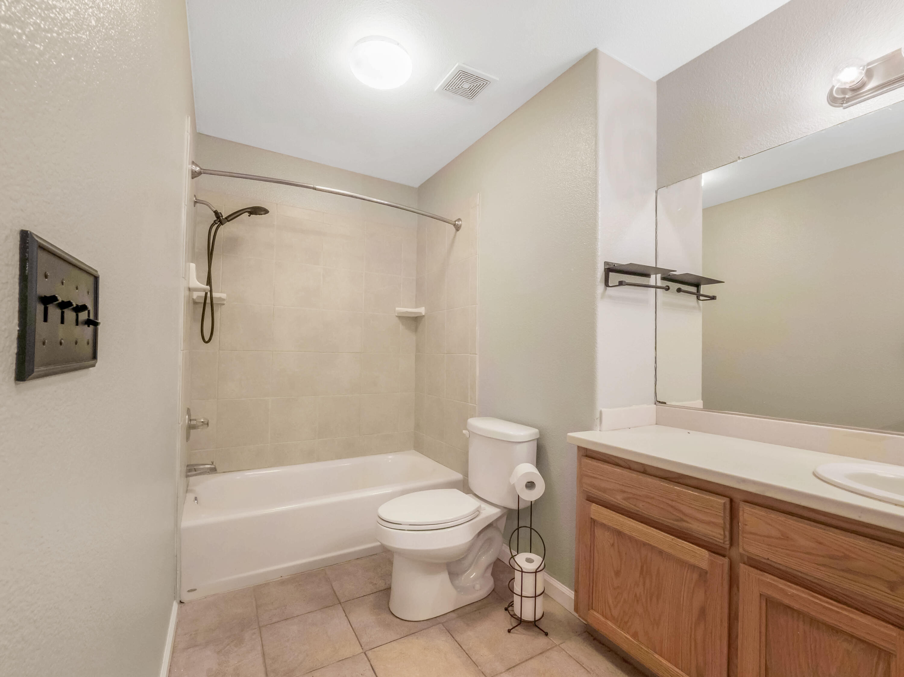 697 Leta Mae Court Exeter, CA 93221 - Photo 23 of 33 Main Bath