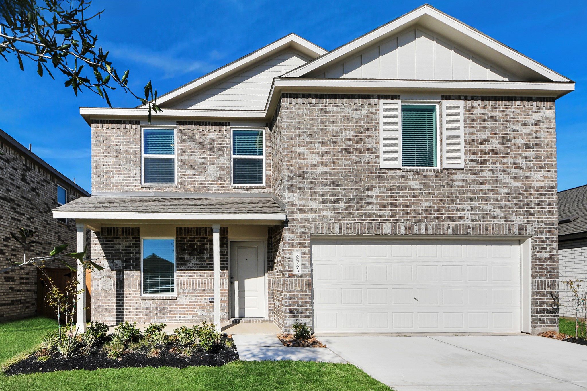 2523 Night Emerald Drive Rosharon, TX 77583 - Photo 3 of 42 a front view of a house with a yard