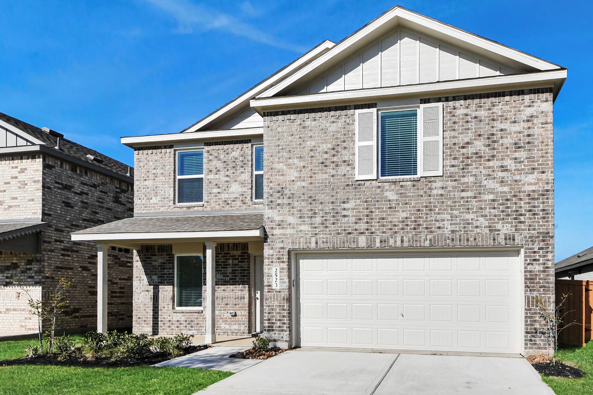 2523 Night Emerald Drive Rosharon, TX 77583 - Photo 4 of 42 a front view of a house with a yard