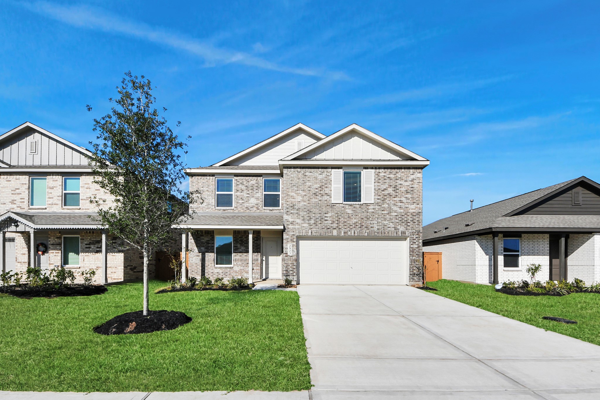 2523 Night Emerald Drive Rosharon, TX 77583 - Photo 5 of 42 a front view of a house with a yard