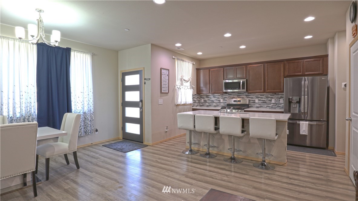 1047 Banyan Road Bremerton, WA 98310 - Photo 3 of 15 Gallery Image 3