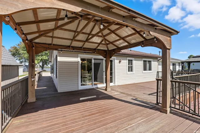 $359,000 | 7760 South 140 East, Wolcottville, IN 46795