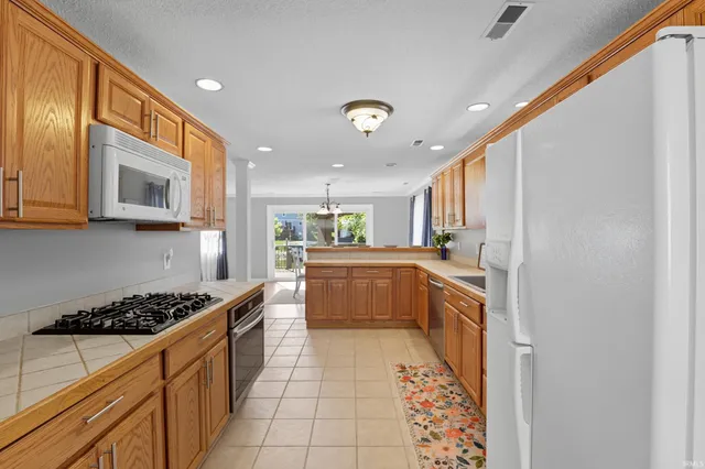 $359,000 | 7760 South 140 East, Wolcottville, IN 46795