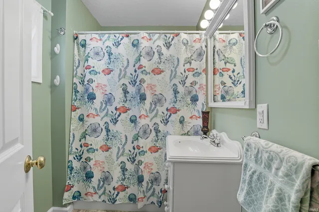 $359,000 | 7760 South 140 East, Wolcottville, IN 46795