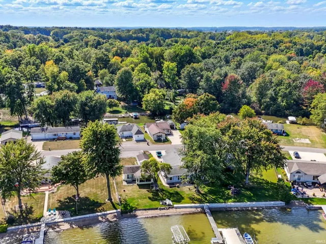 $359,000 | 7760 South 140 East, Wolcottville, IN 46795