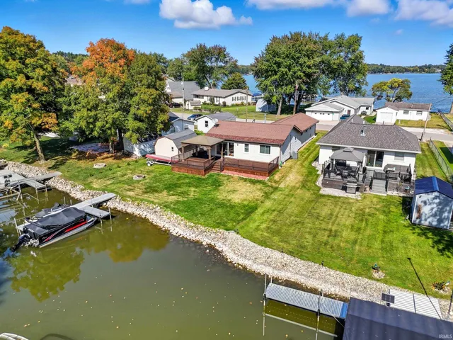 $359,000 | 7760 South 140 East, Wolcottville, IN 46795