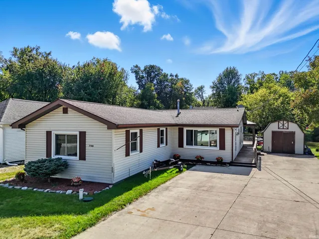 $359,000 | 7760 South 140 East, Wolcottville, IN 46795