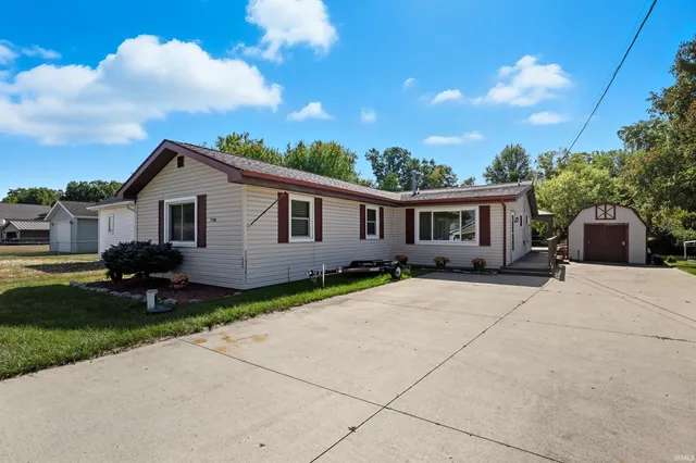 $359,000 | 7760 South 140 East, Wolcottville, IN 46795
