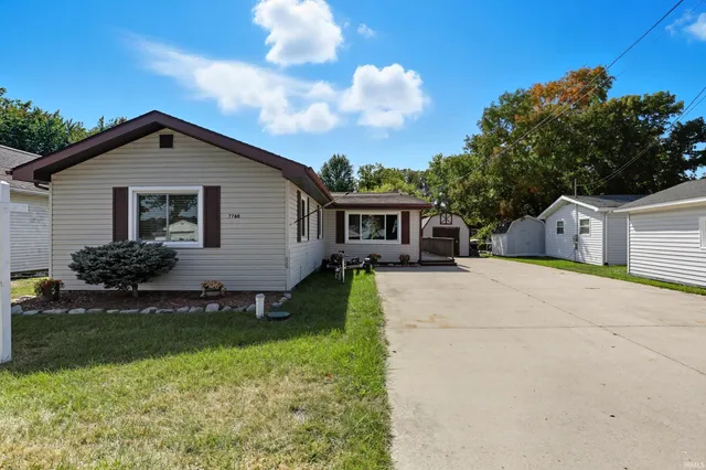 $359,000 | 7760 South 140 East, Wolcottville, IN 46795