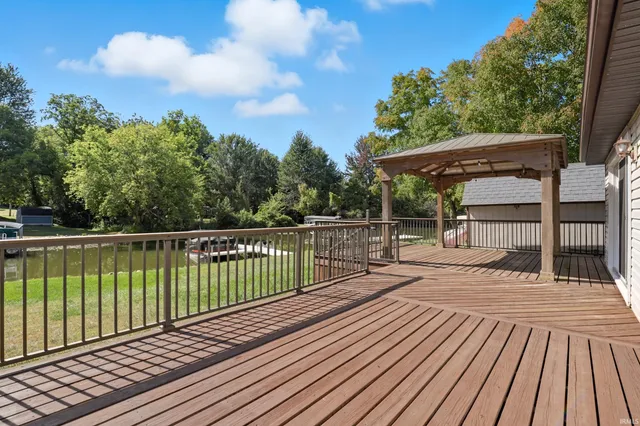 $359,000 | 7760 South 140 East, Wolcottville, IN 46795