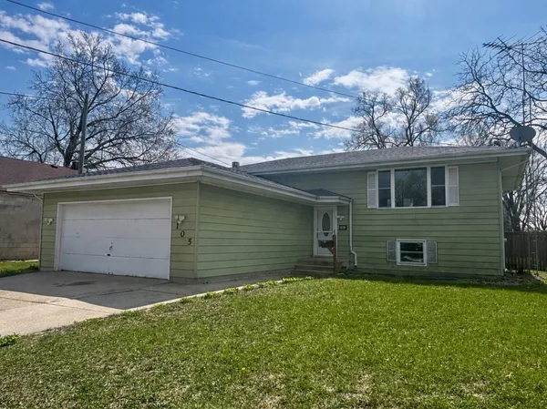 $340,000 | 105 West Oak Street, Coal City, IL 60416