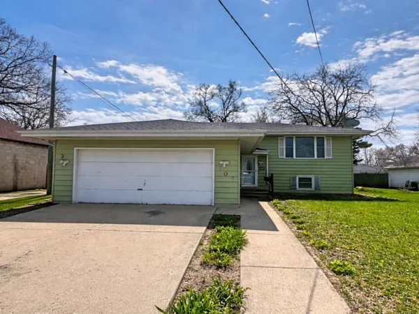 $340,000 | 105 West Oak Street, Coal City, IL 60416