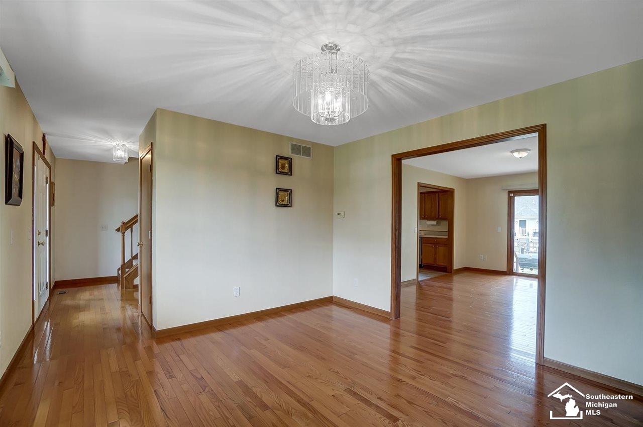 954 Eagle Ridge Trail Temperance, MI 48182 - Photo 9 of 37 50048558-8.JPG