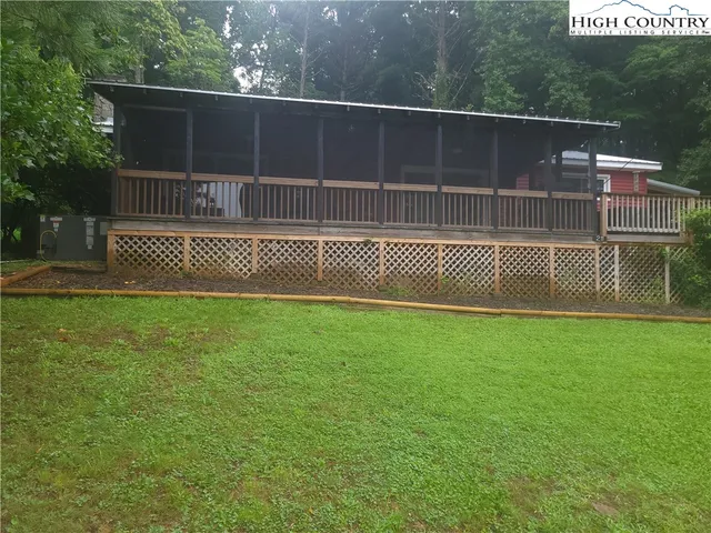 a view of a tennis court