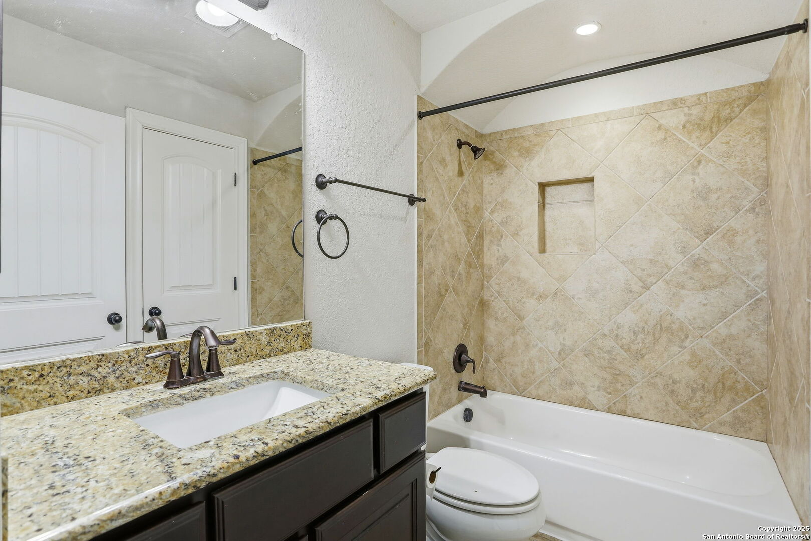 6014 Dewdrop Lane Converse, TX 78109 - Photo 32 of 51