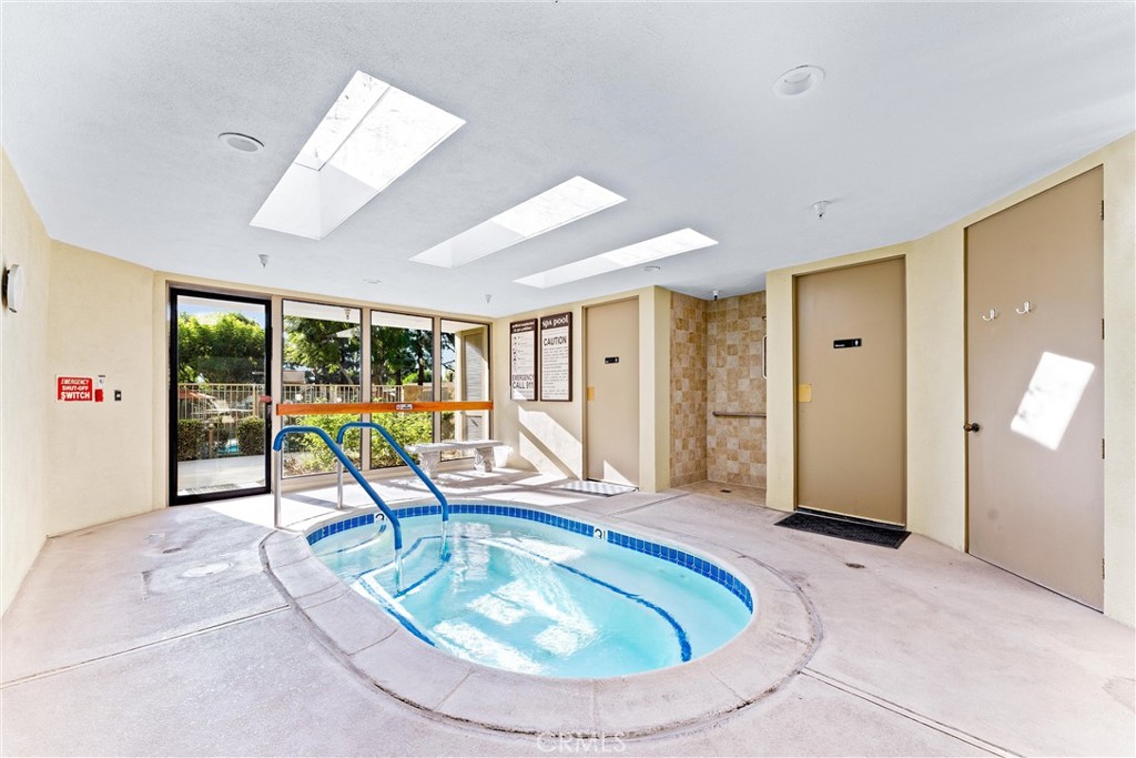 2529 Shadow Santa Ana, CA 92705 - Photo 38 of 45 a view of a livingroom with furniture and tub