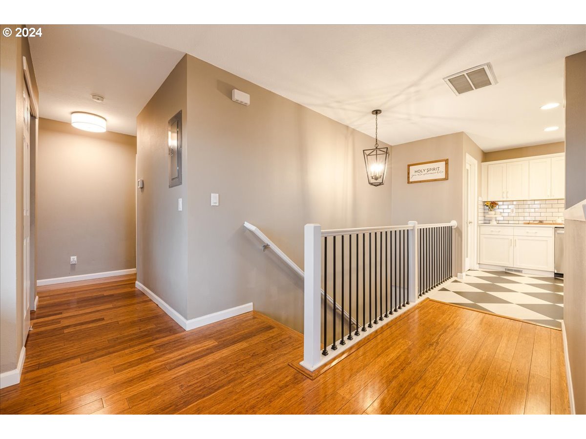 1020 Southwest 2nd Street Dundee, OR 97115 - Photo 5 of 48 Gallery Image 5