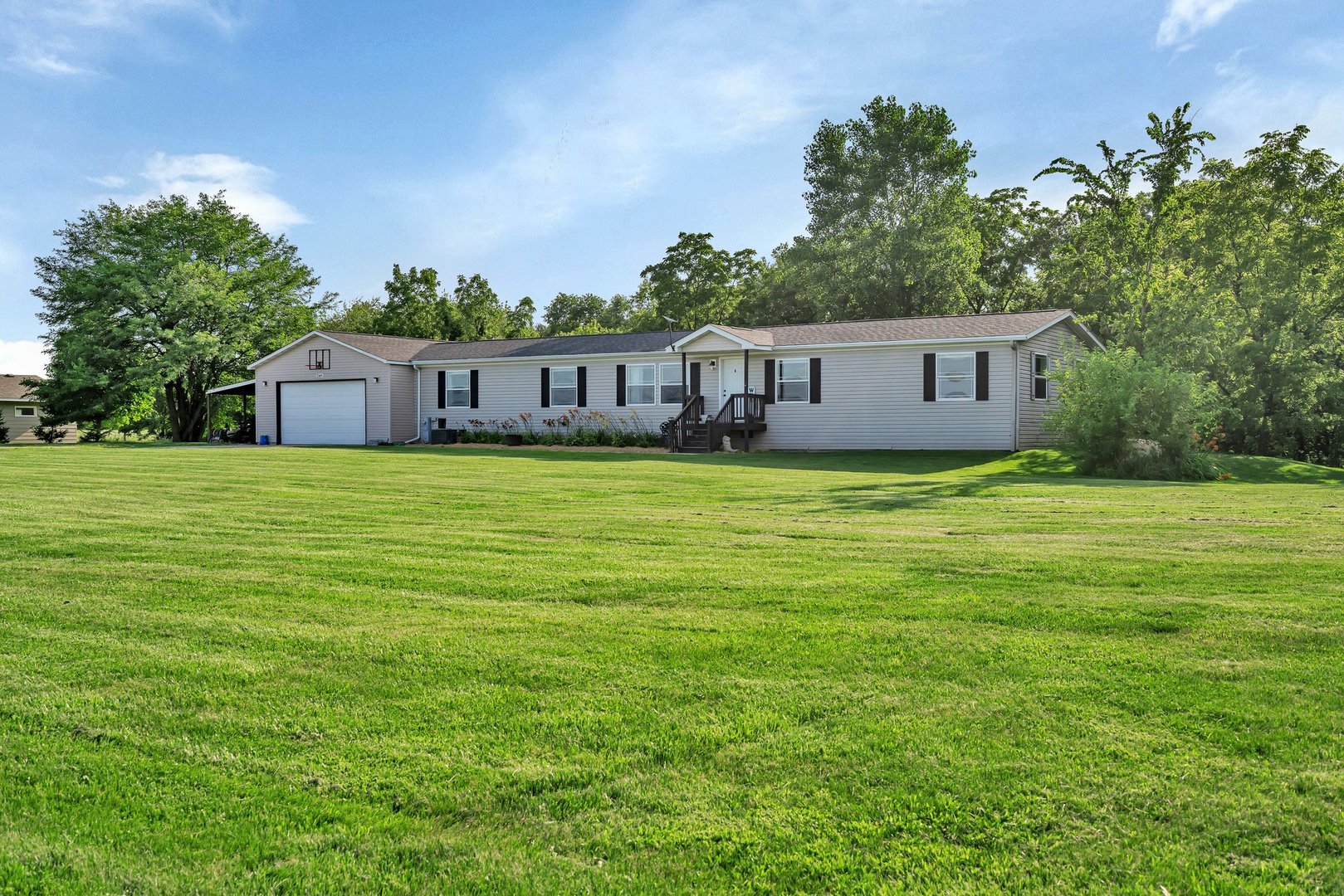 2389 East 29th Road Seneca, IL 61360 - Photo 1 of 46 a house view with a garden space