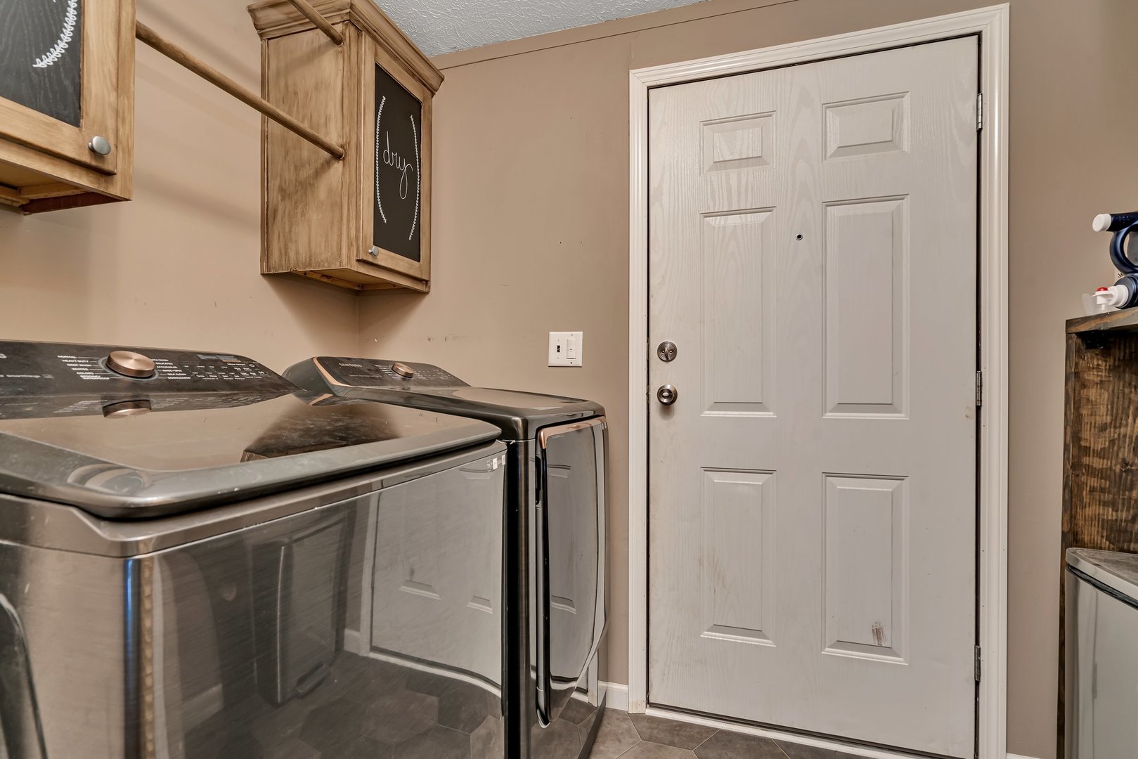 2389 East 29th Road Seneca, IL 61360 - Photo 25 of 46 a utility room with stainless steel appliances granite countertop a sink stove and cabinets