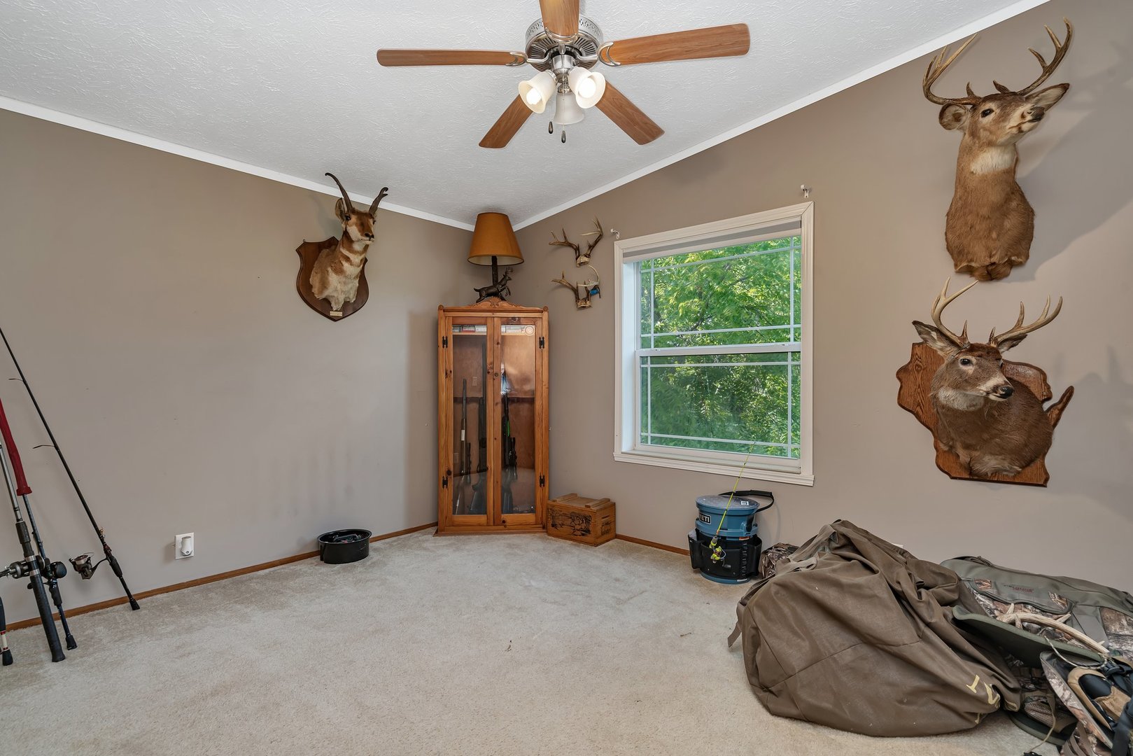 2389 East 29th Road Seneca, IL 61360 - Photo 29 of 46 a room with gym equipment and windows