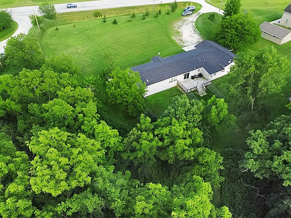 2389 East 29th Road Seneca, IL 61360 - Photo 44 of 46 an aerial view of a house with a yard