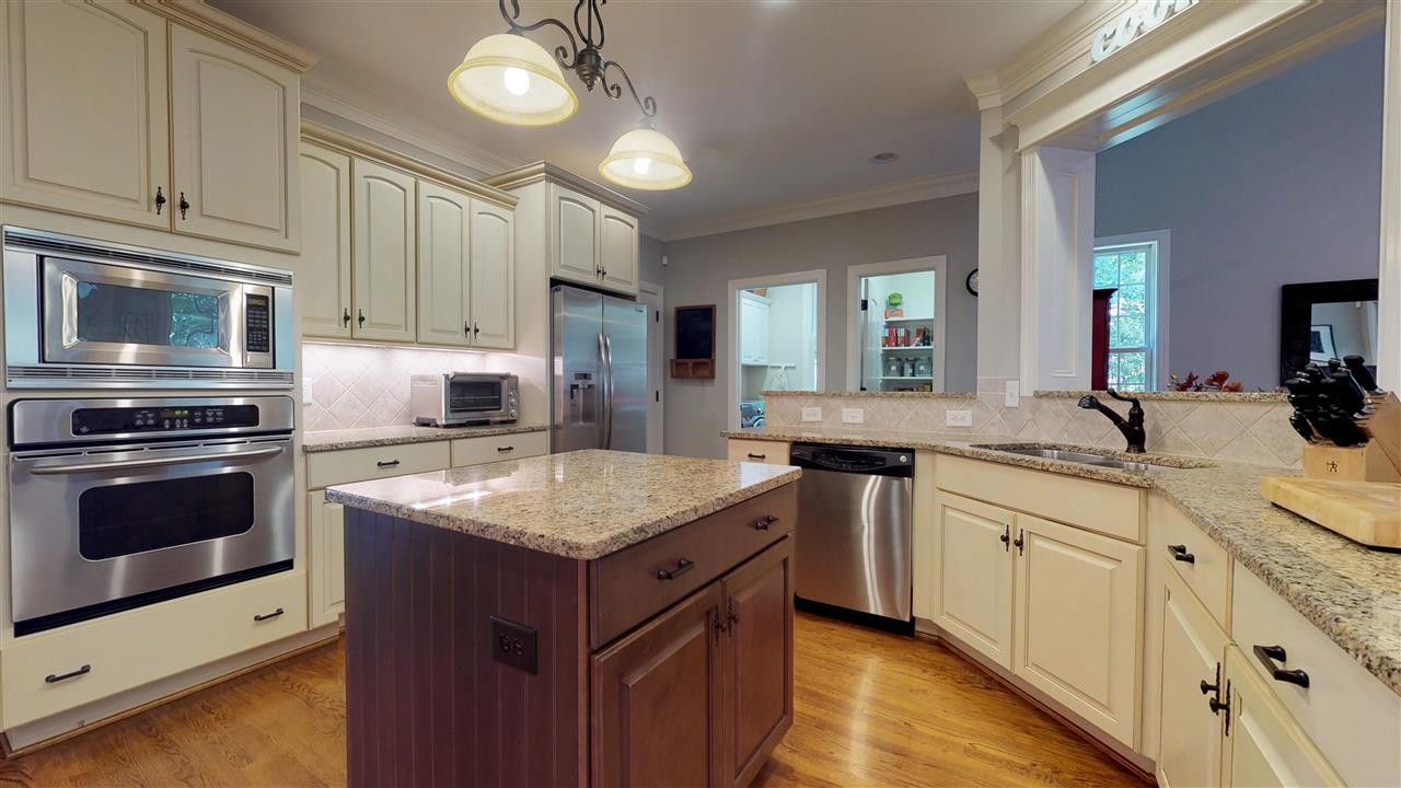 7313 Duncans Ridge Way Fuquay-Varina, NC 27526 - Photo 4 of 30 Gourmet kitchen with island - granite counters! Kitchen