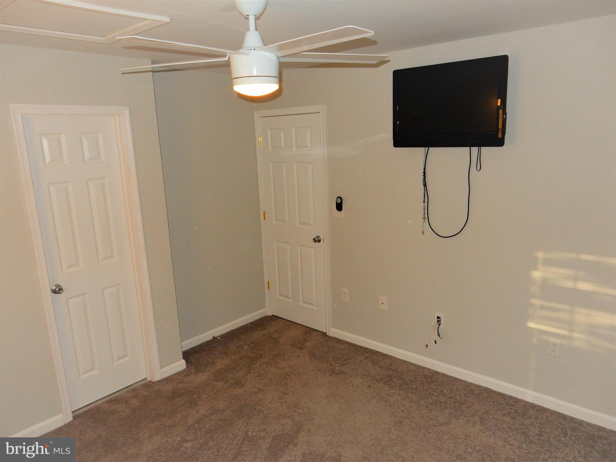 306 Oakwood Road Edgewater, MD 21037 - Photo 9 of 36 en empty room with fan