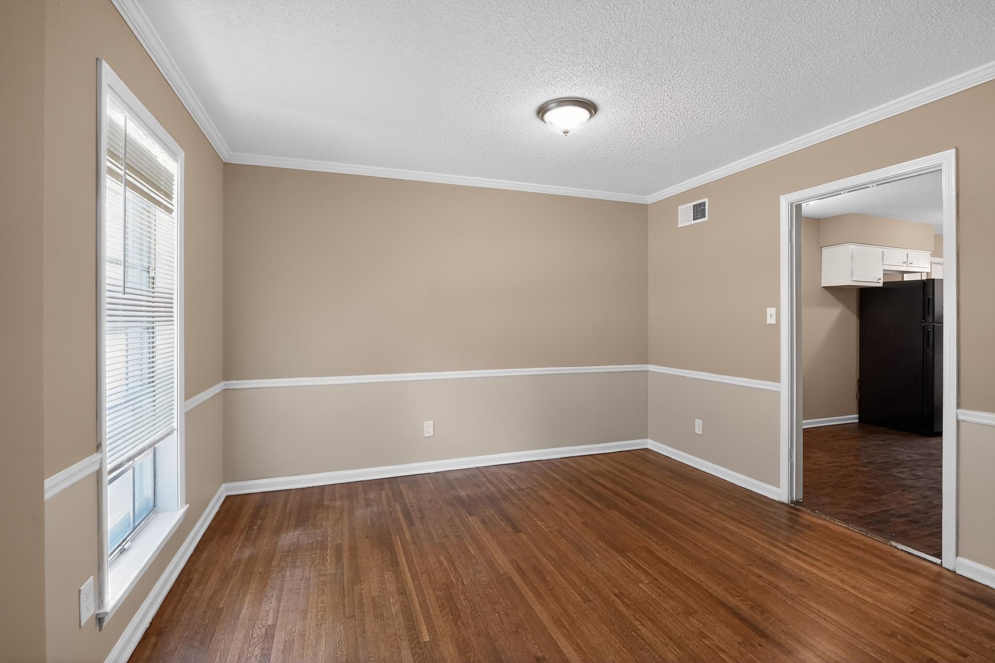 2015 East Holmes Road Memphis, TN 38116 - Photo 15 of 34 a view of livingroom with wooden floor