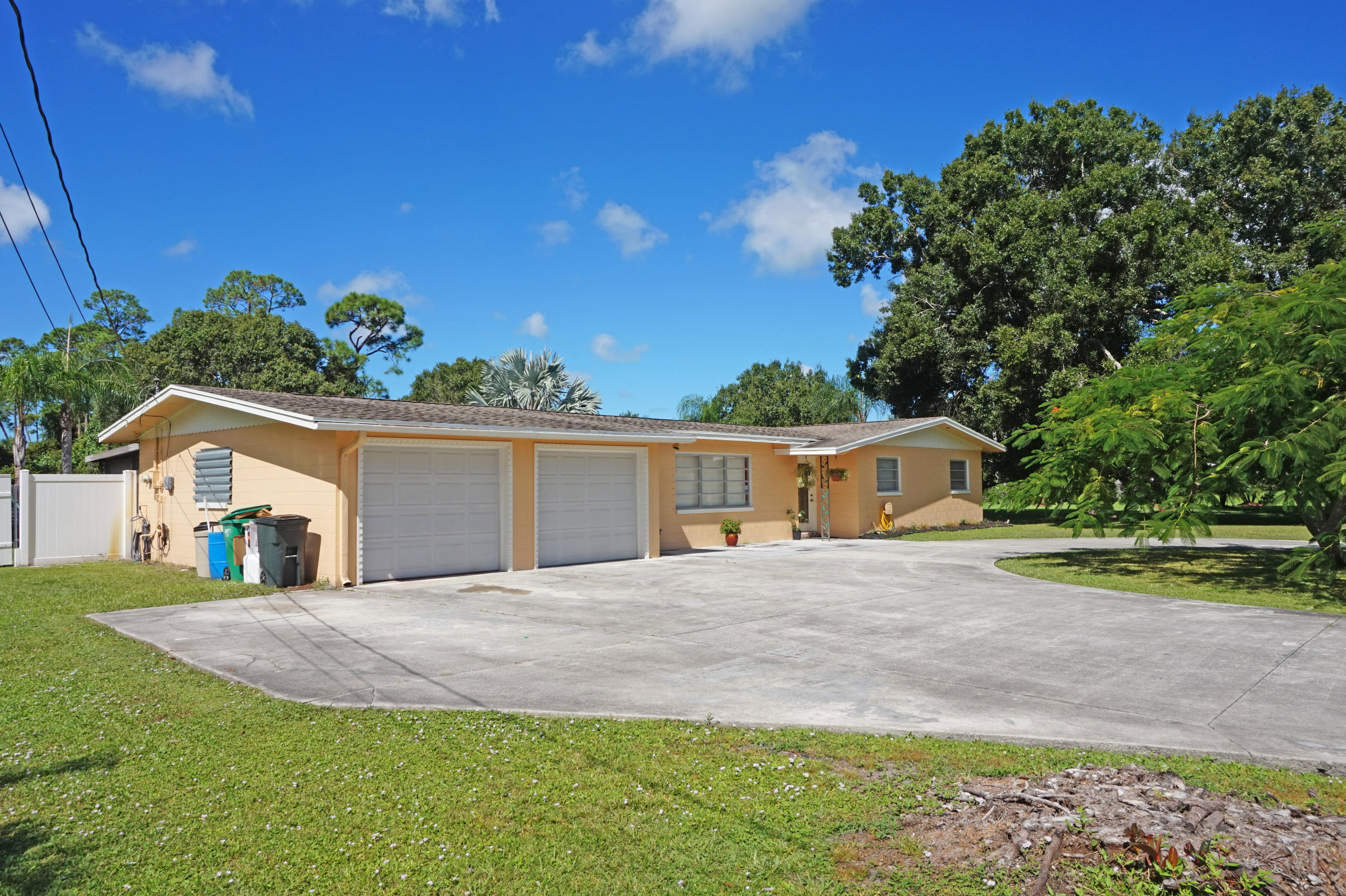 801 South Jenkins Road Fort Pierce, FL 34947 - Photo 1 of 15 front of house
