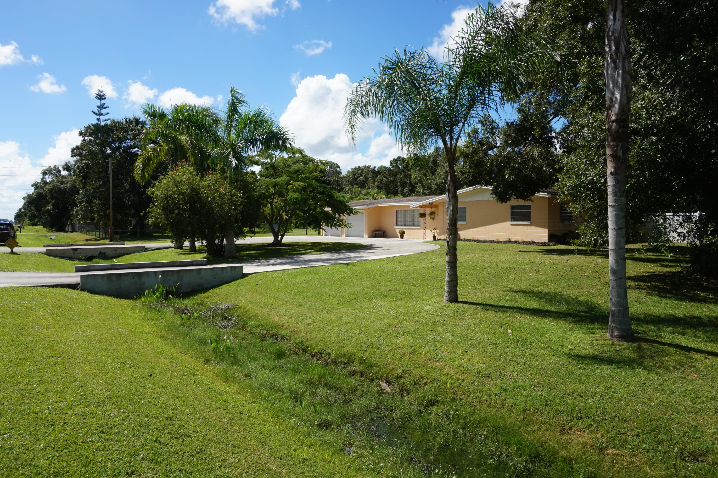 801 South Jenkins Road Fort Pierce, FL 34947 - Photo 2 of 15 DSC01412