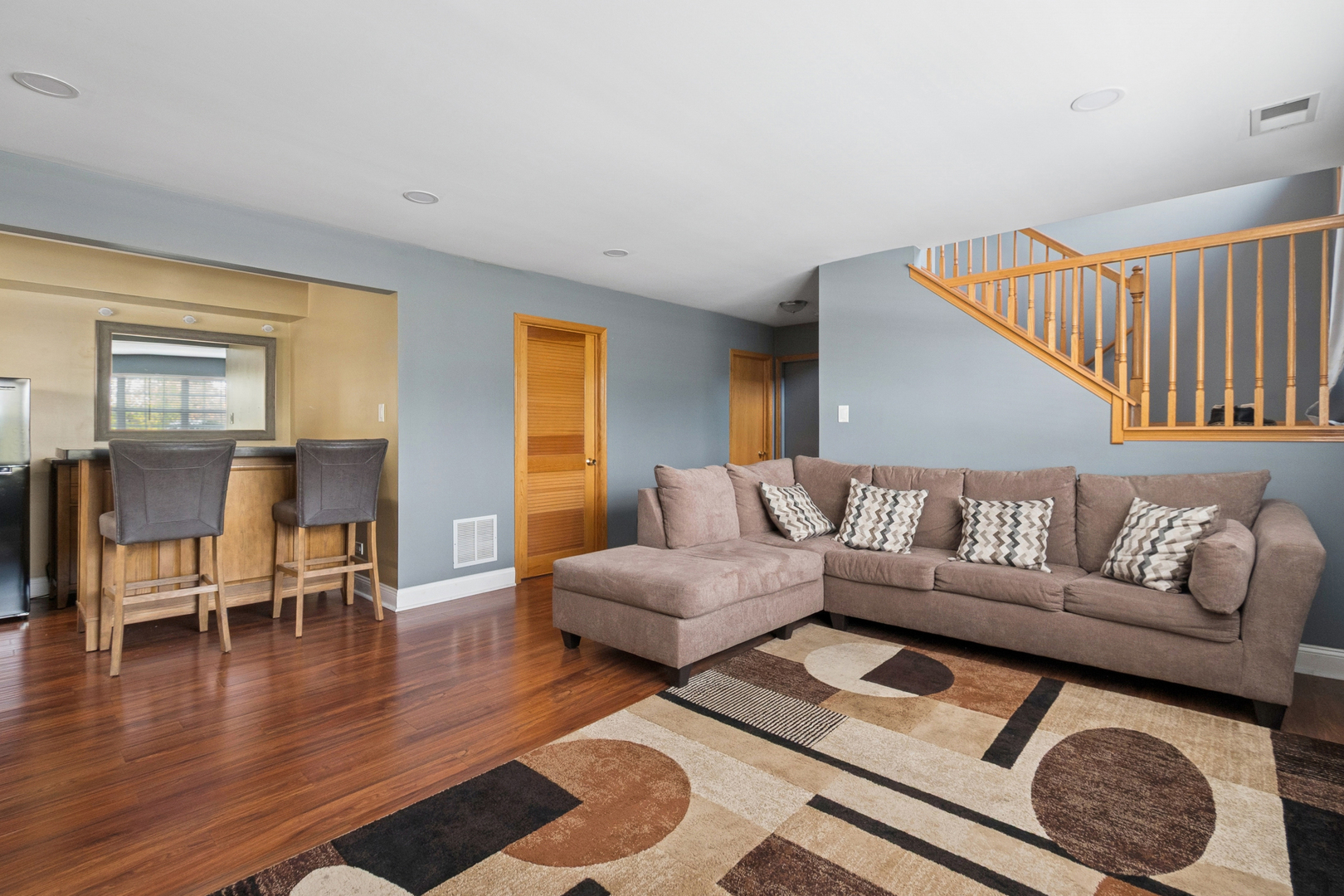 5356 Dixie Drive, Unit 5356 Alsip, IL 60803 - Photo 17 of 20 a living room with furniture and wooden floor
