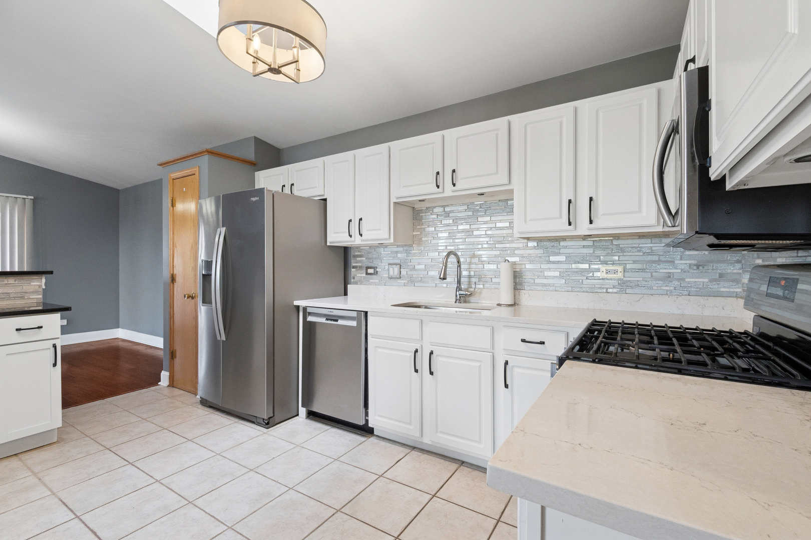 5356 Dixie Drive, Unit 5356 Alsip, IL 60803 - Photo 6 of 20 a kitchen with cabinets and stainless steel appliances