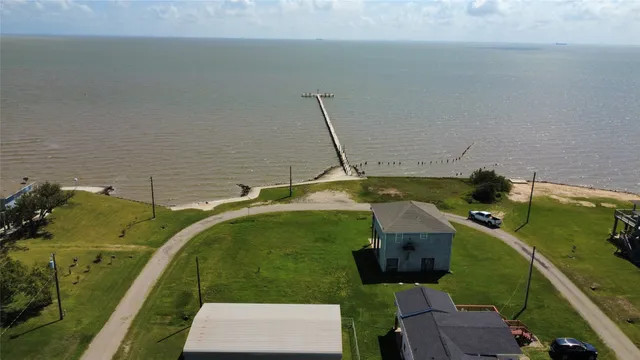 a picture of a lake view