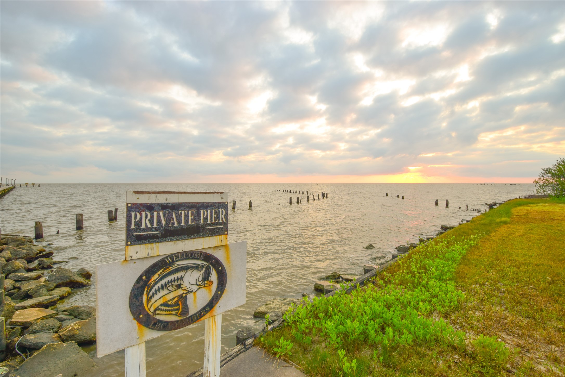 0 James Street Anahuac, TX 77514 - Photo 7 of 35 a view of a ocean with beach