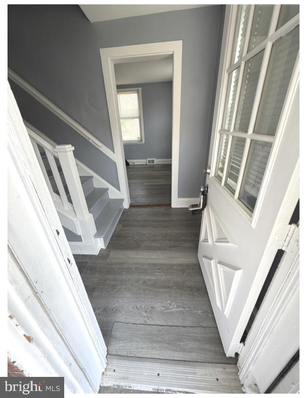 1085 Niagara Road Camden, NJ 08104 - Photo 2 of 7 Foyer