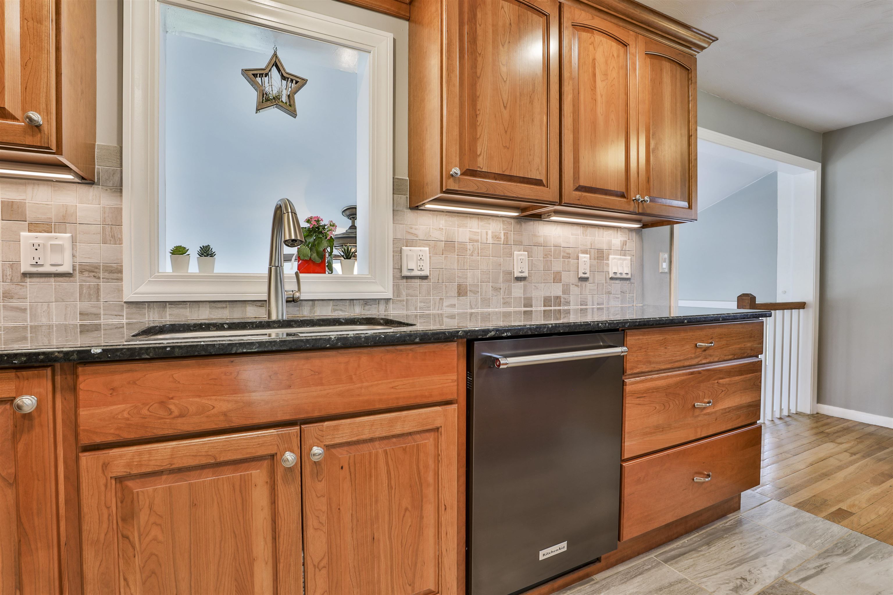 6 Crestview Terrace Stratham, NH 03885 - Photo 9 of 37