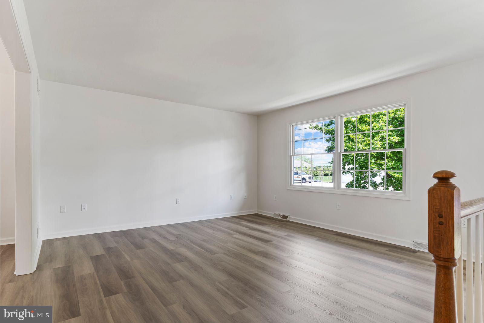 119 Chester Road Enola, PA 17025 - Photo 4 of 39 Living Room