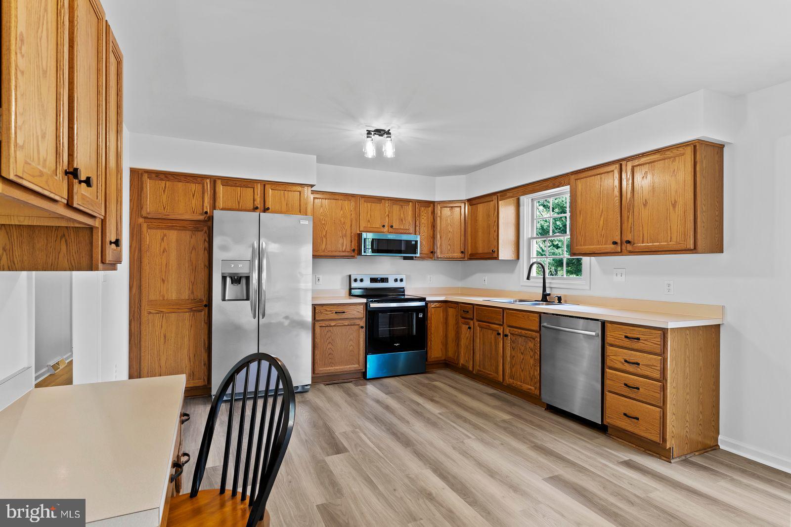 119 Chester Road Enola, PA 17025 - Photo 8 of 39 Kitchen