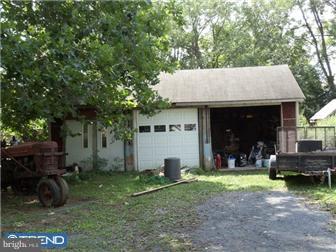 932 Old Bethlehem Road Quakertown, PA 18951 - Photo 5 of 6 Garage