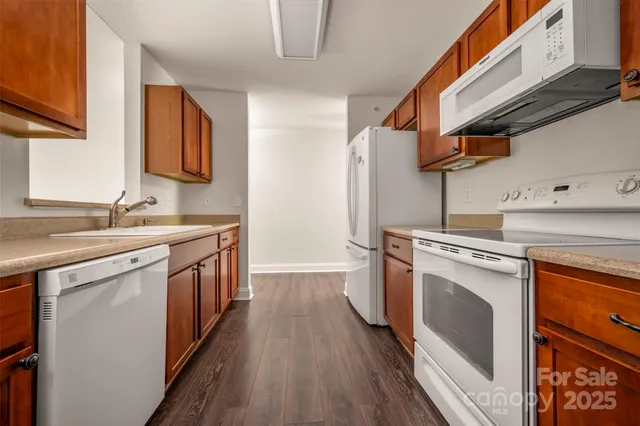 $239,500 | 20 Foxden Drive, Unit 301, Fletcher, NC 28732