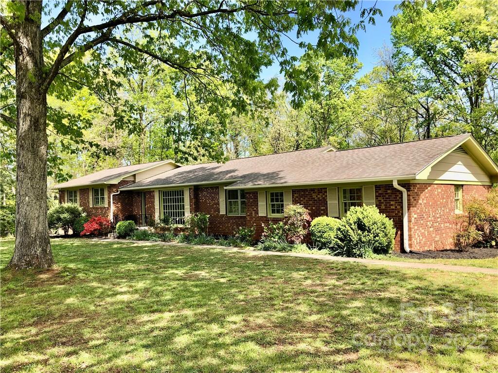 142 Koontz Road Mocksville, NC 27028 - Photo 37 of 47 a front view of a house with garden