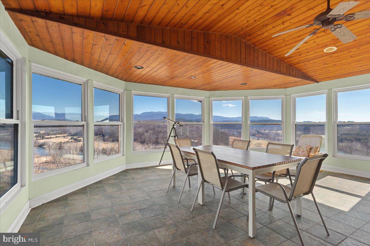 1406 Panhandle Road Bentonville, VA 22610 - Photo 52 of 118 Greatroom