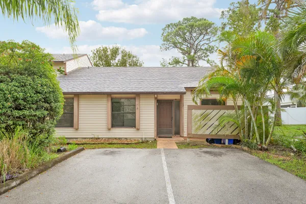 $300,000 | 126 Sherwood Circle, Unit 12D, Jupiter, FL 33458