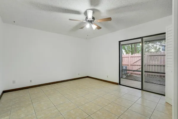 $300,000 | 126 Sherwood Circle, Unit 12D, Jupiter, FL 33458