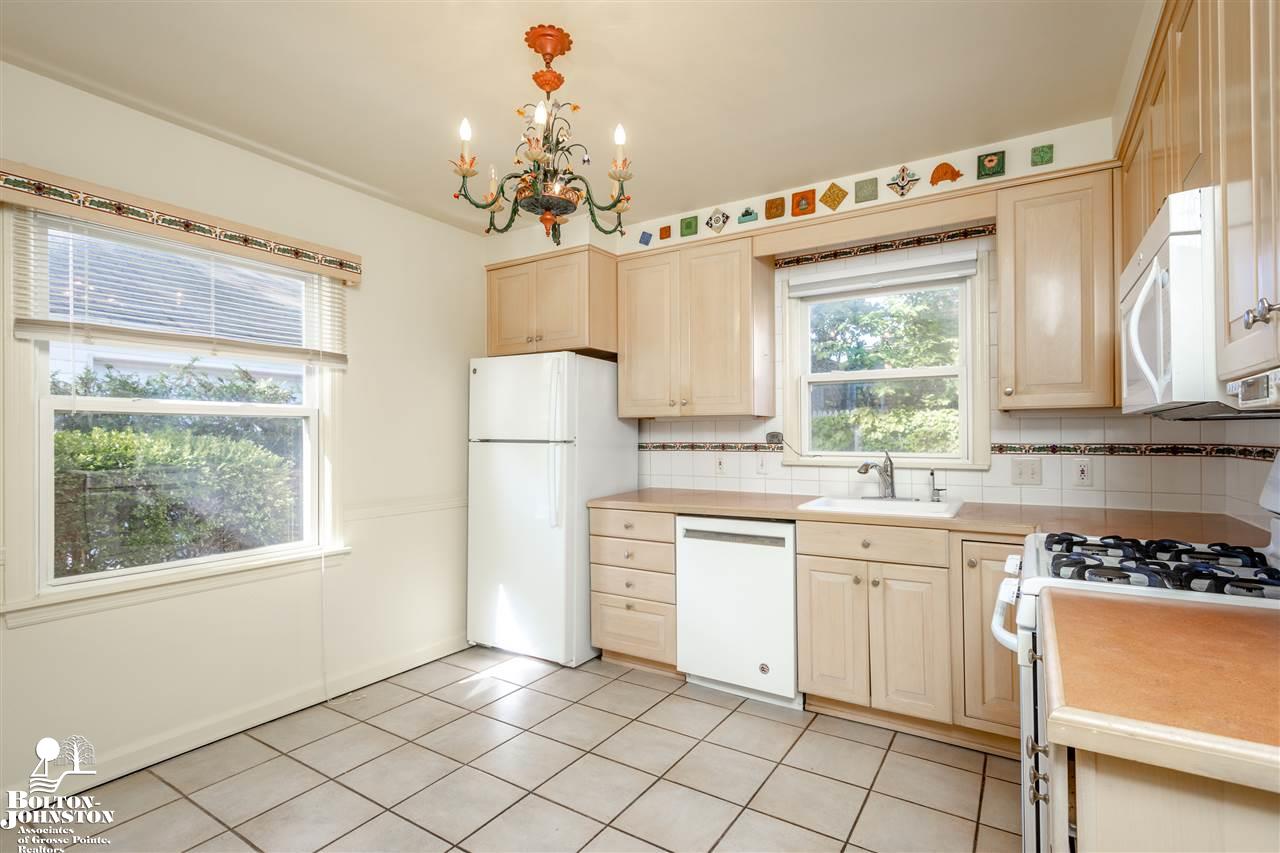 1231 Torrey Road Grosse Pointe Woods, MI 48236 - Photo 8 of 41