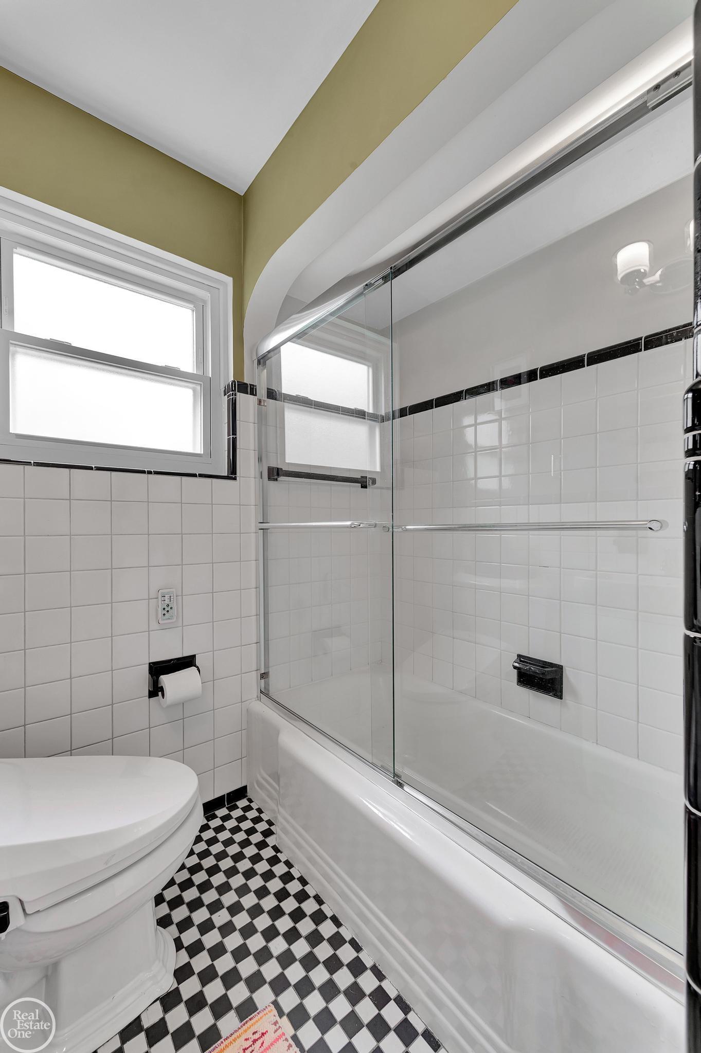 951 Hampton Road Grosse Pointe Woods, MI 48236 - Photo 26 of 85