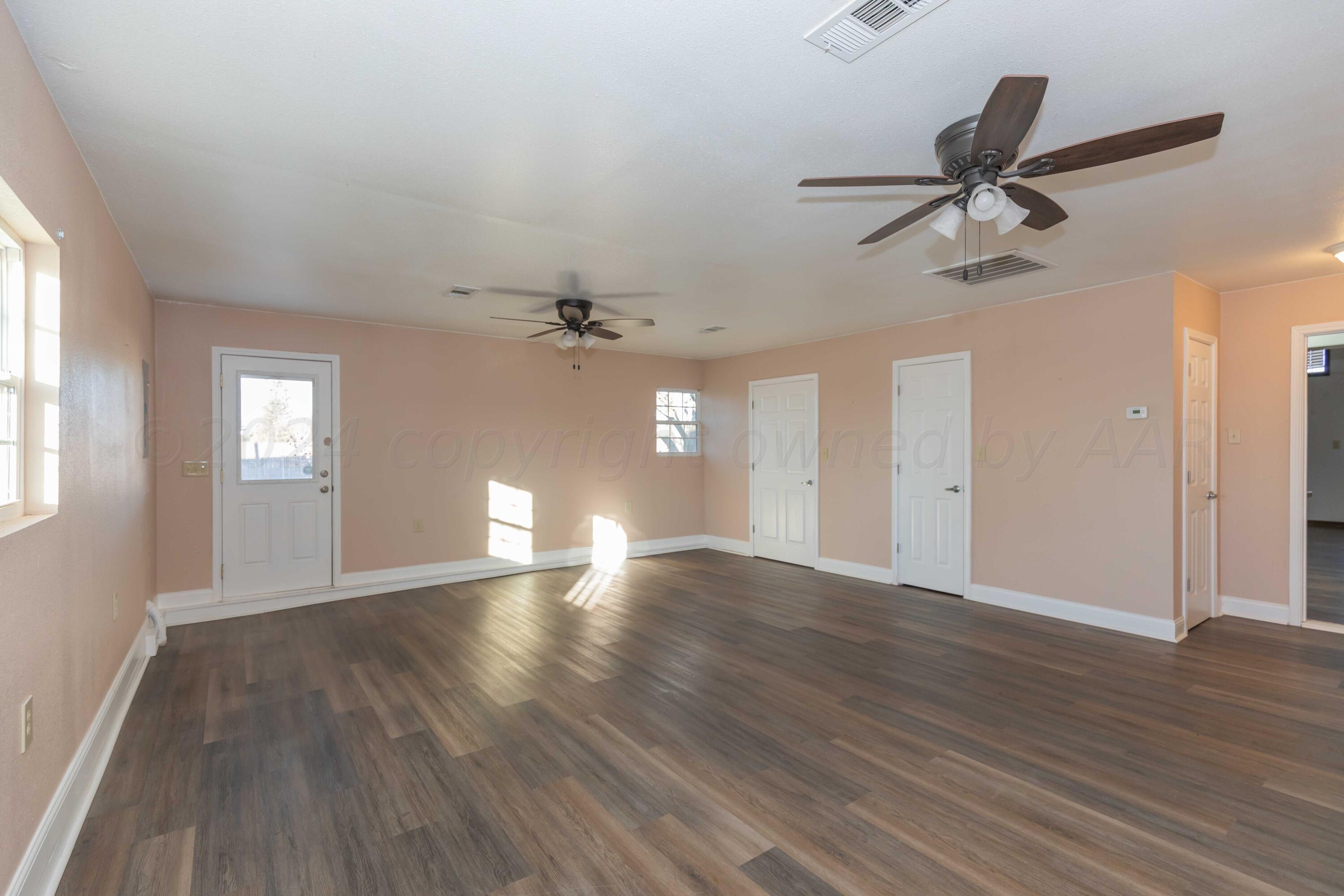 1800 West McCormick Road Amarillo, TX 79118 - Photo 54 of 92 APT LIVING ROOM